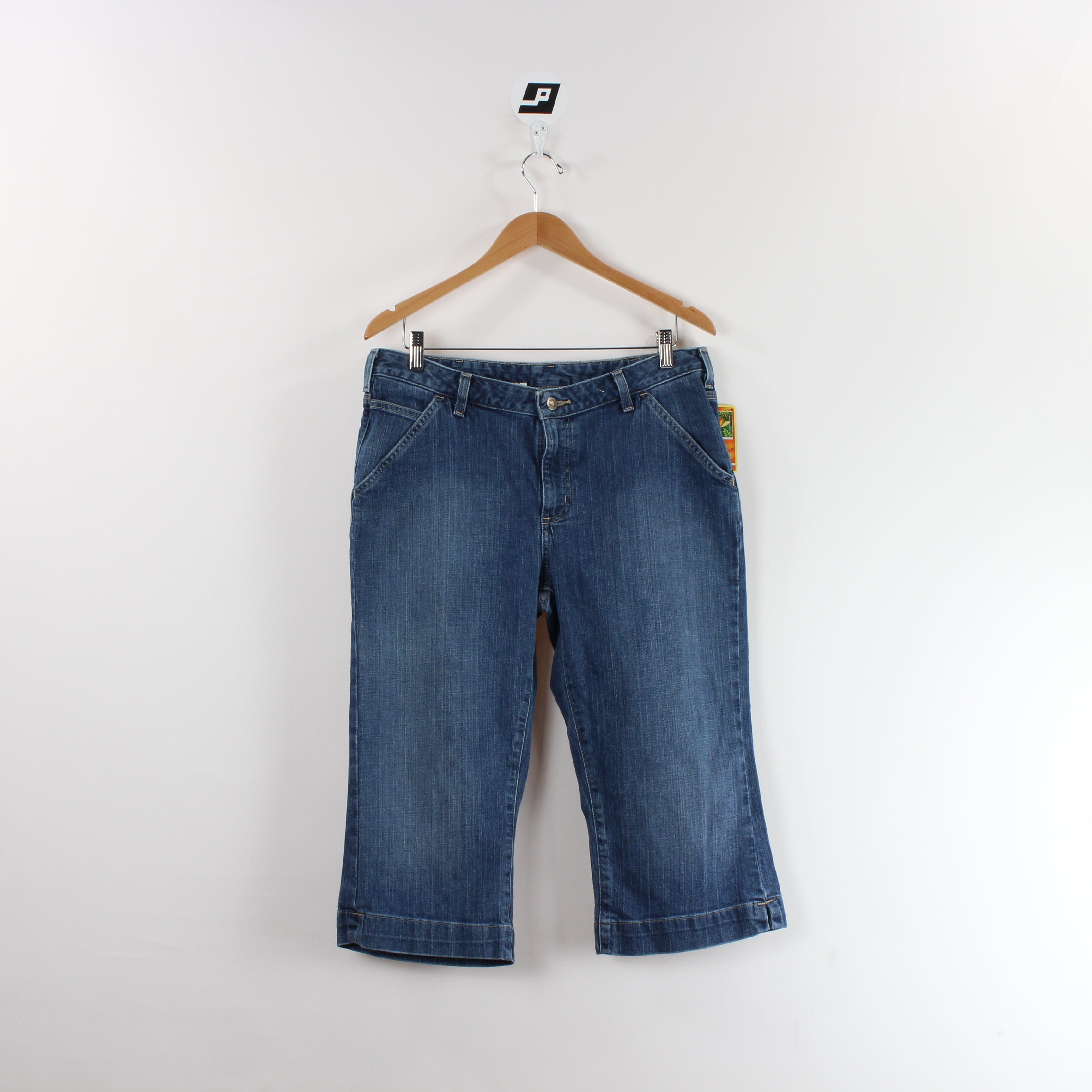 http://propervintagecanada.com/cdn/shop/products/carhartt-carhartt-1-4-length-denim-jeans-women-s-size-14-28574579458107.jpg?v=1643745965
