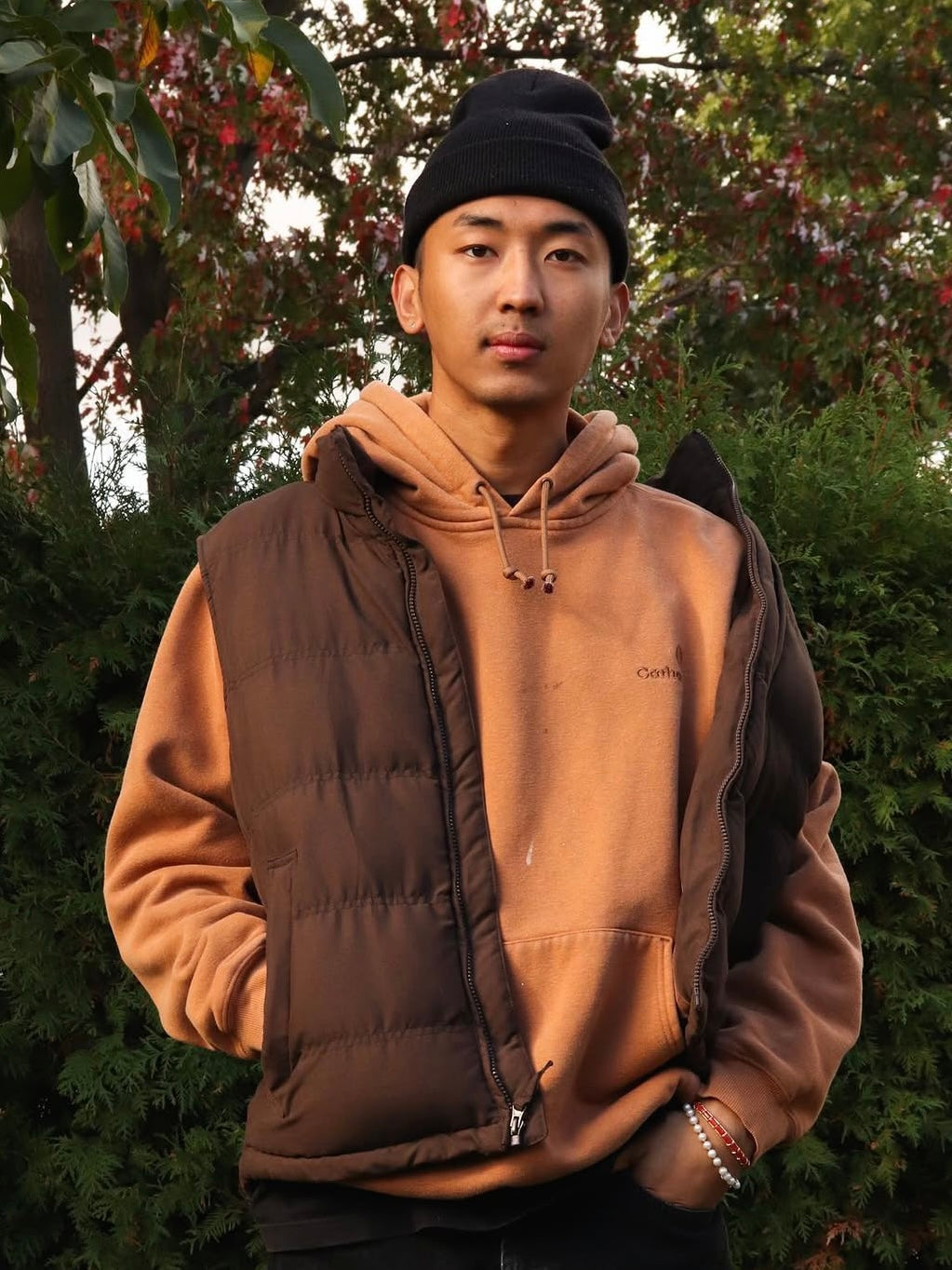 How to Style Oversized 90s Graphic Hoodies Without Looking Sloppy