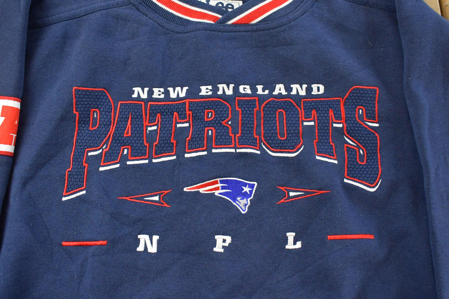 Vintage 1990s New England Patriots NFL Lee Sport Crewneck Sweatshirt Men's L