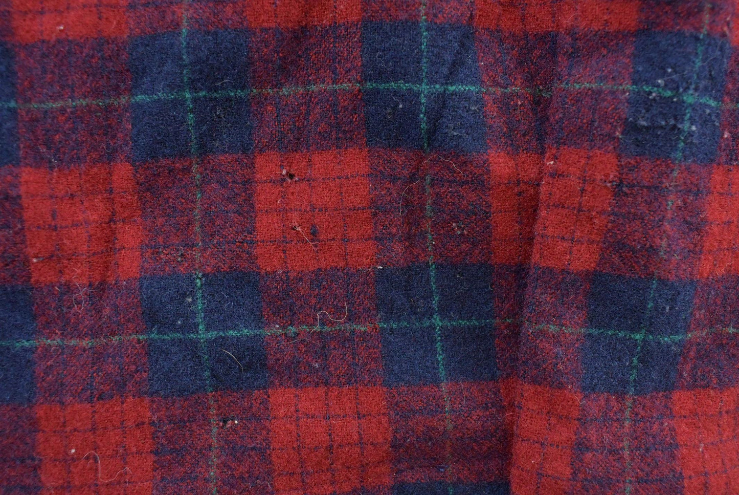 Vintage 1970s Pendleton Wool Flannel Board Shirt Men's M / Loop Collar True Vintage / 70s Robinson Dress Tartan / Made in USA
