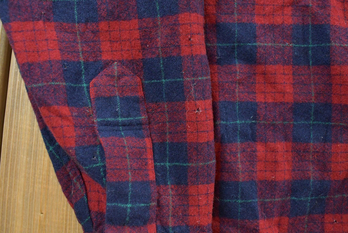 Vintage 1970s Pendleton Wool Flannel Board Shirt Men's M / Loop Collar True Vintage / 70s Robinson Dress Tartan / Made in USA