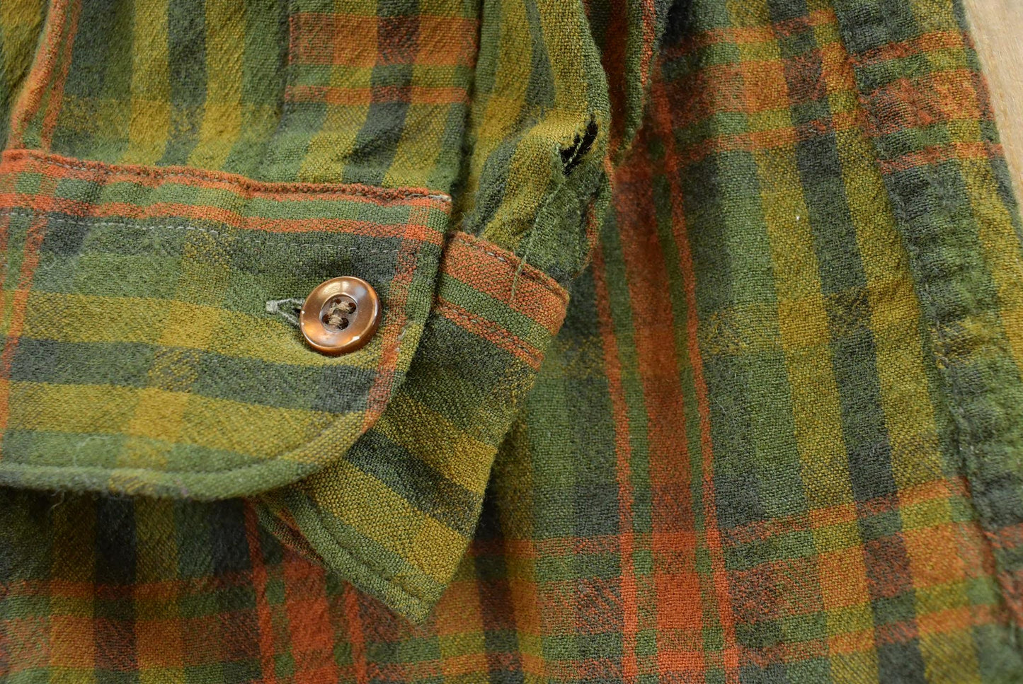 Vintage 1970s Sir Pendleton Wool Flannel Board Shirt Men's M / Loop Collar True Vintage / 70s Plaid Tartan / Made in USA