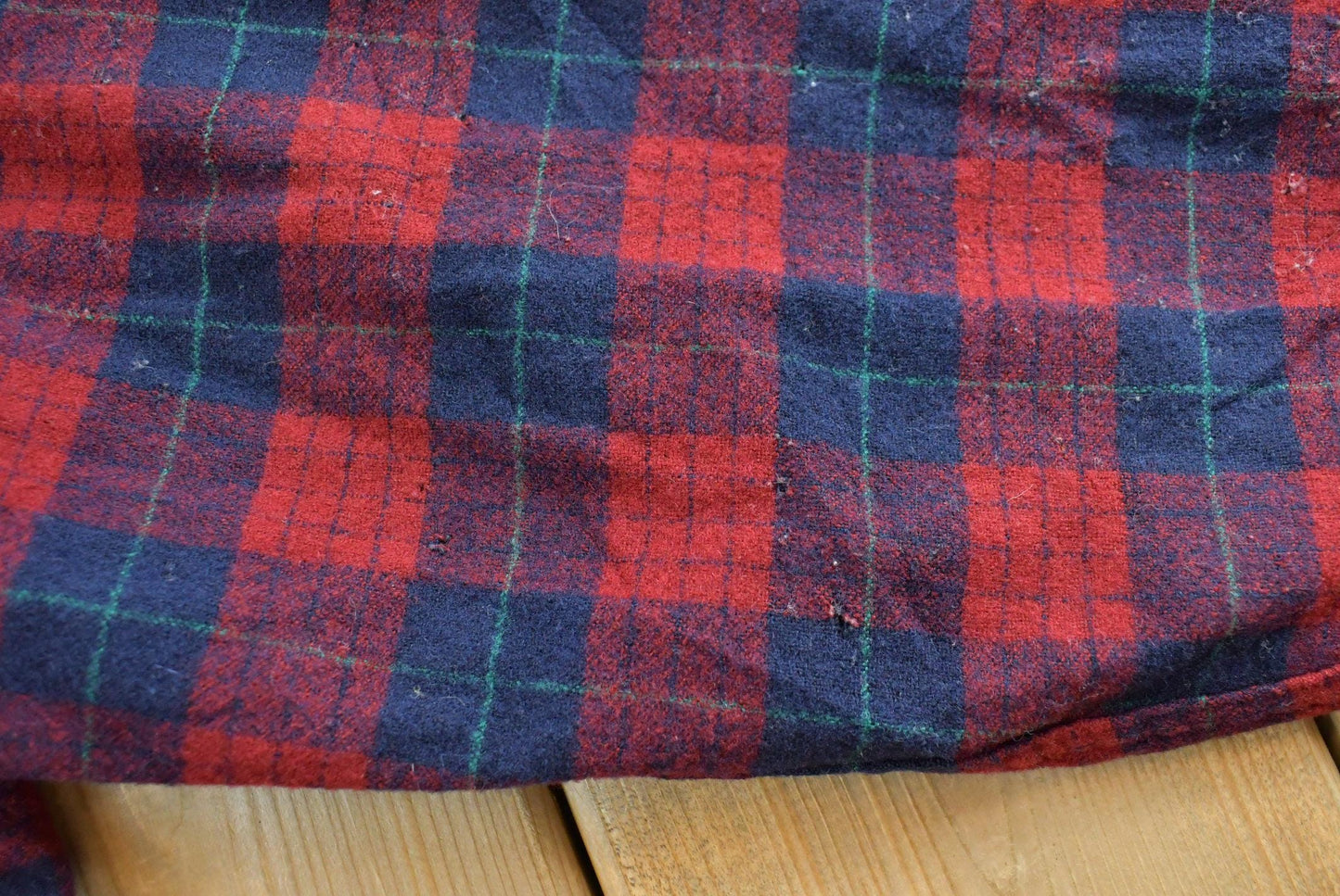 Vintage 1970s Pendleton Wool Flannel Board Shirt Men's M / Loop Collar True Vintage / 70s Robinson Dress Tartan / Made in USA