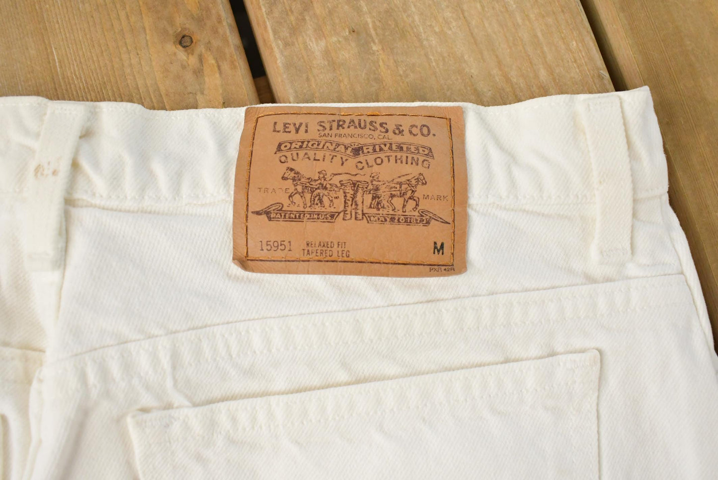 Vintage 1990s Levi's Orange Tab 951 Relaxed Tapered Denim Jeans Women's 33 x 30