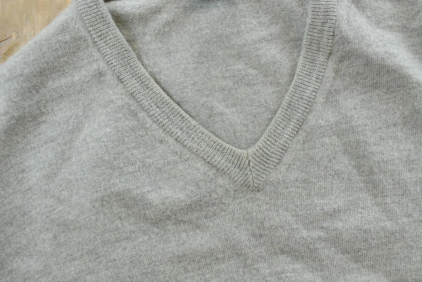 Vintage 1990s Giorgiolini V-Neck Merino Wool Knit Sweater Men's S