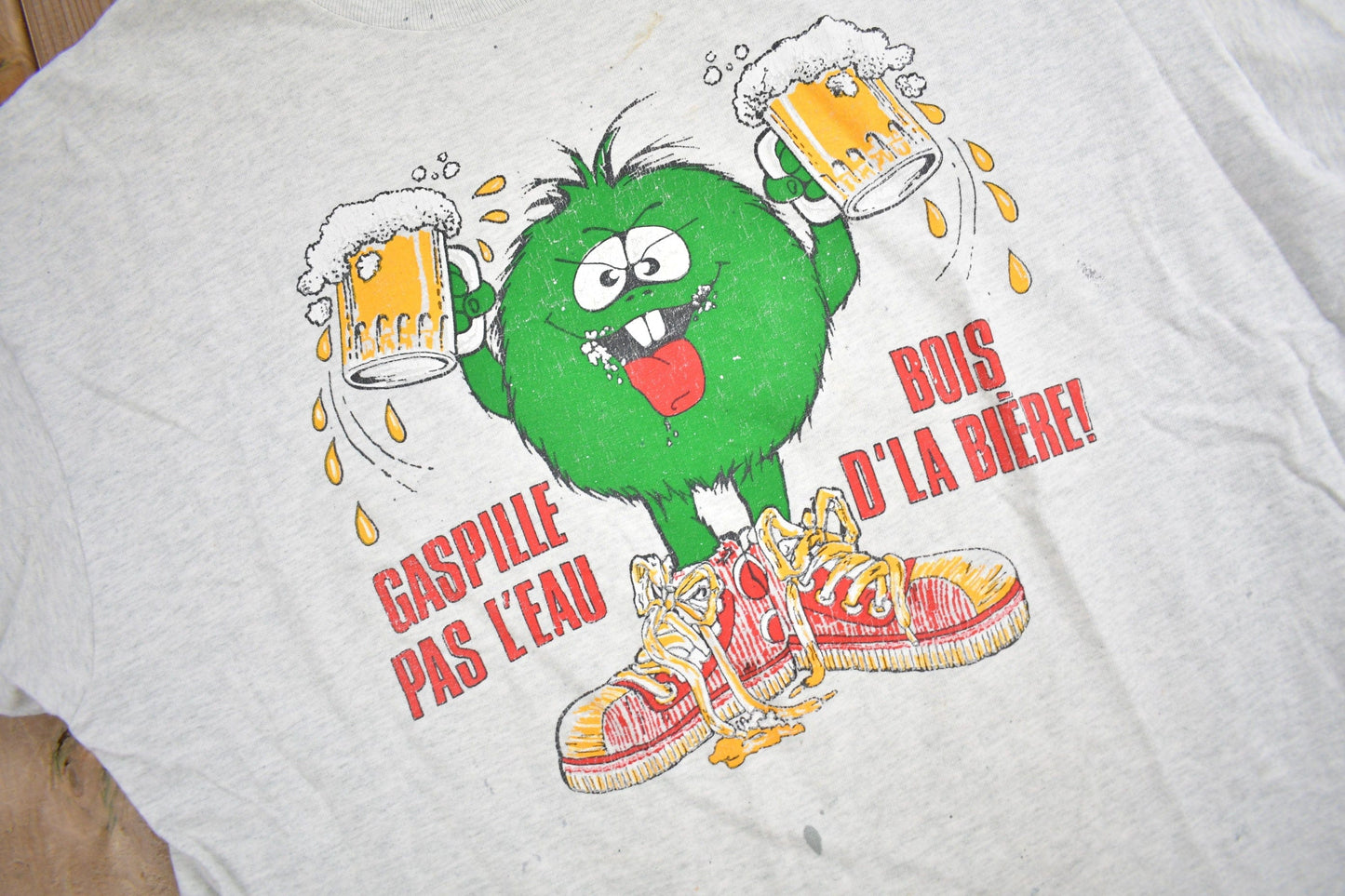 Vintage 1990s Gaspille Pas L'eau Bois D'La Biere Graphic T Shirt Men's XL