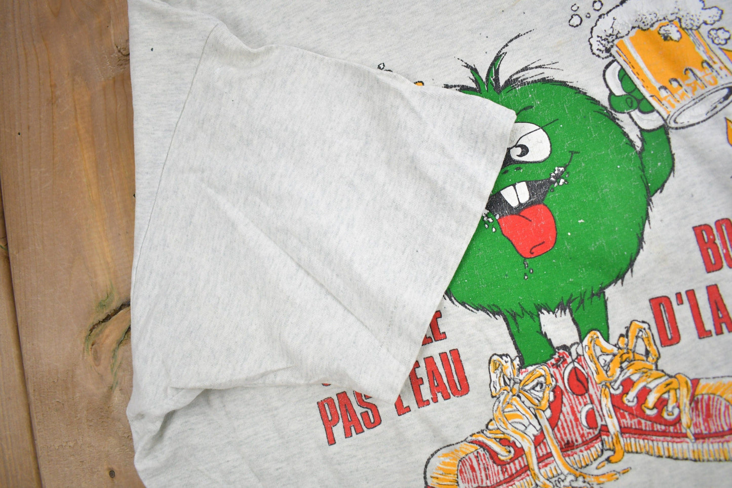 Vintage 1990s Gaspille Pas L'eau Bois D'La Biere Graphic T Shirt Men's XL