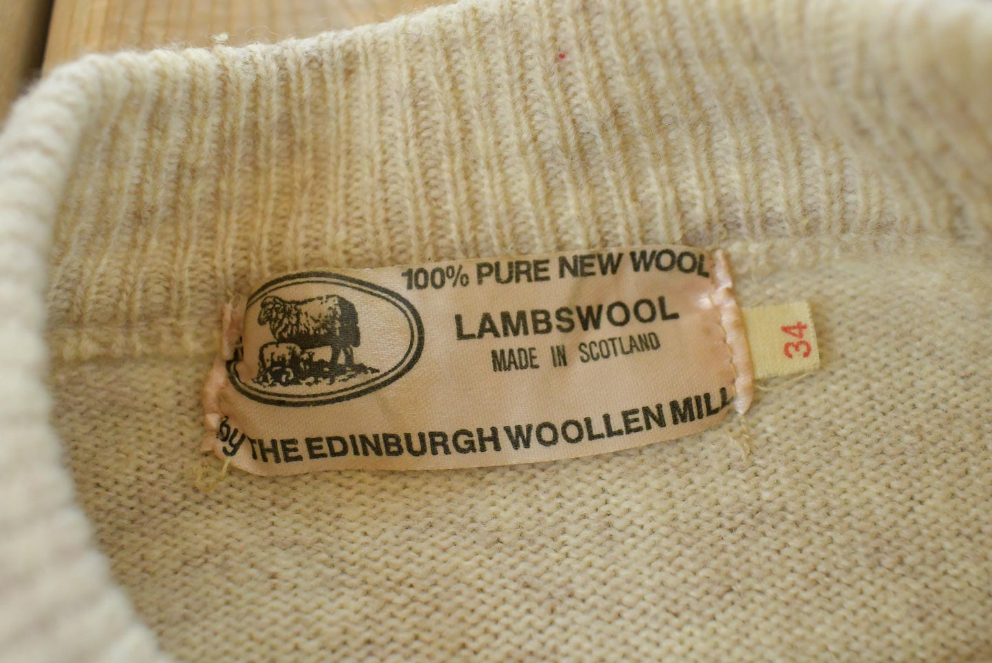True Vintage 1970s Edinburgh Woolen Mill Knit Lambswool Wool Crewneck Sweater Men's Small