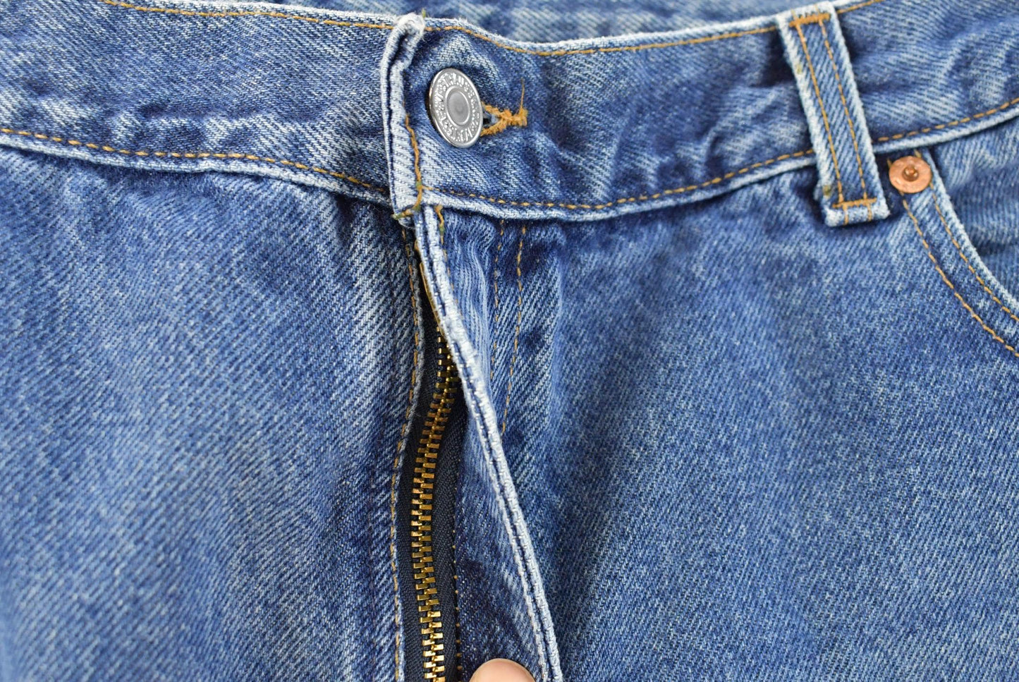 Vintage 1990s Levi's Distressed 550 Relaxed Fit Denim Jeans Women's 33 x 32.5