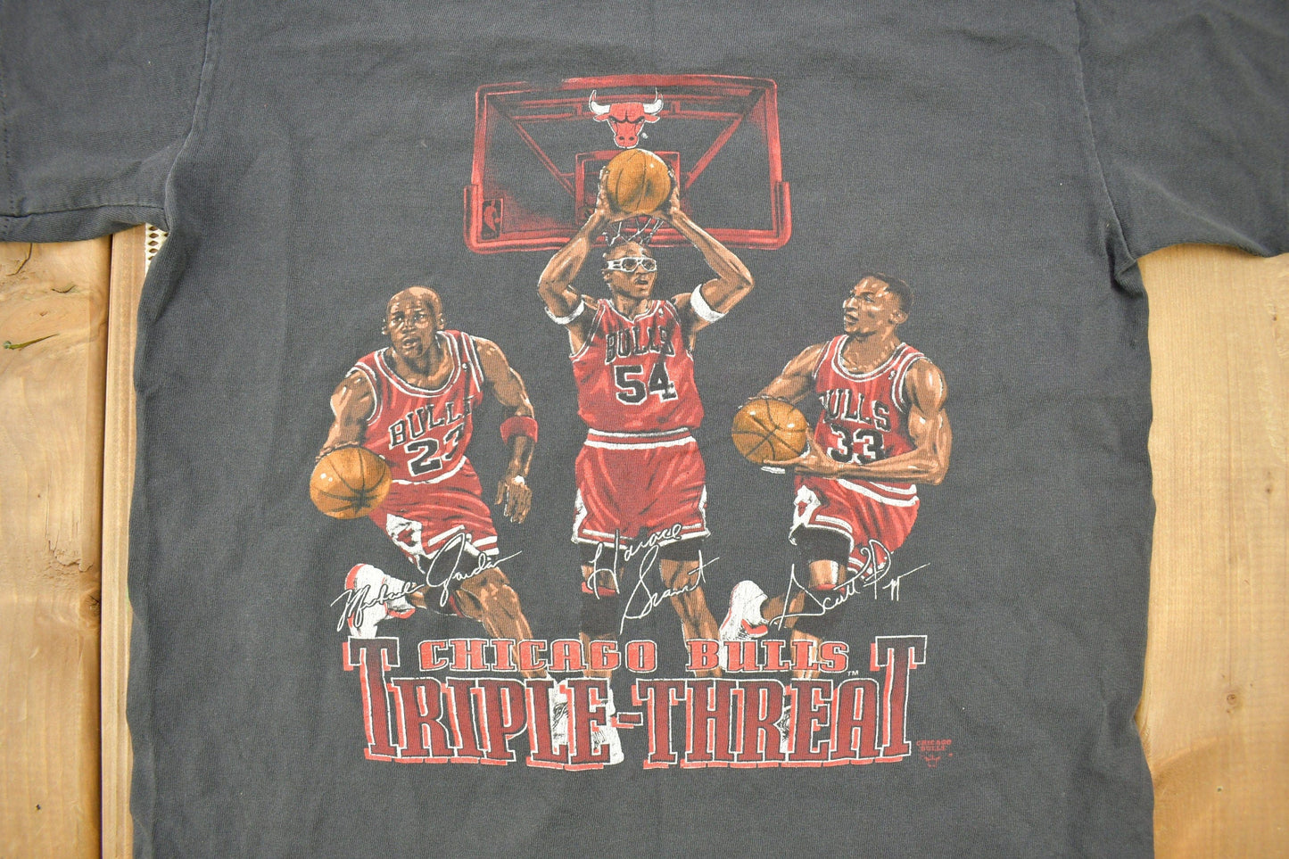 Vintage 1990s Chicago Bulls NBA Triple Threat Jordan Rodman Pippen Graphic T-Shirt Youth M