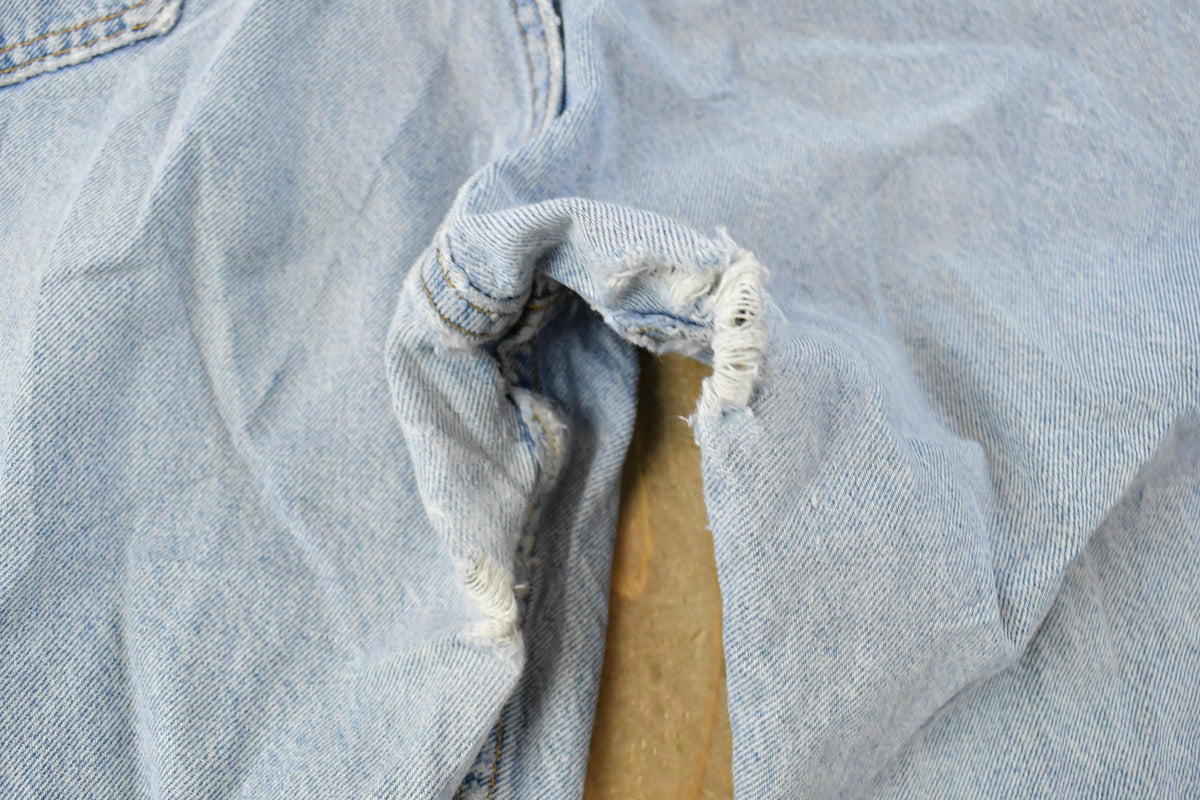 Vintage 1990s Distressed Levi's 560 Loose Fit Denim Blue Jeans Men's 32 x 26.5