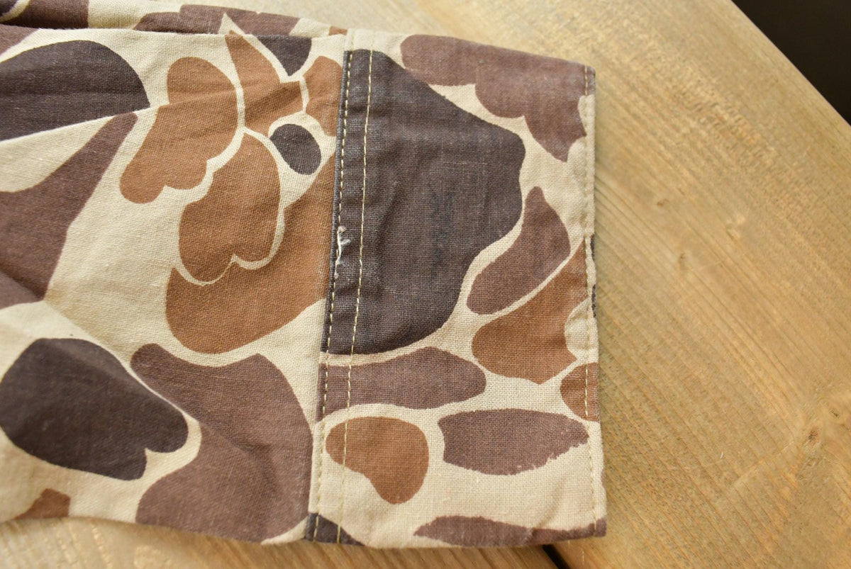 Vintage 1990s Duck Bay Camo Embroidered Button Up Hunting Shirt Men's M