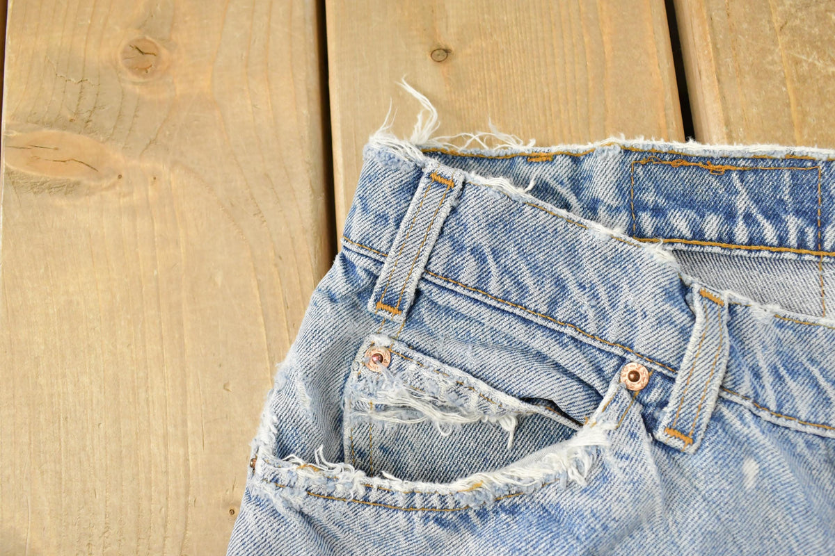 Vintage 1990s Distressed Levi's 560 Loose Fit Denim Blue Jeans Men's 32 x 26.5