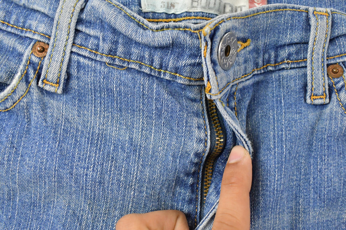 Vintage 2000s Levi's 518 Super Low Rise Bootcut Fit Denim Jeans Women's 31 x 28