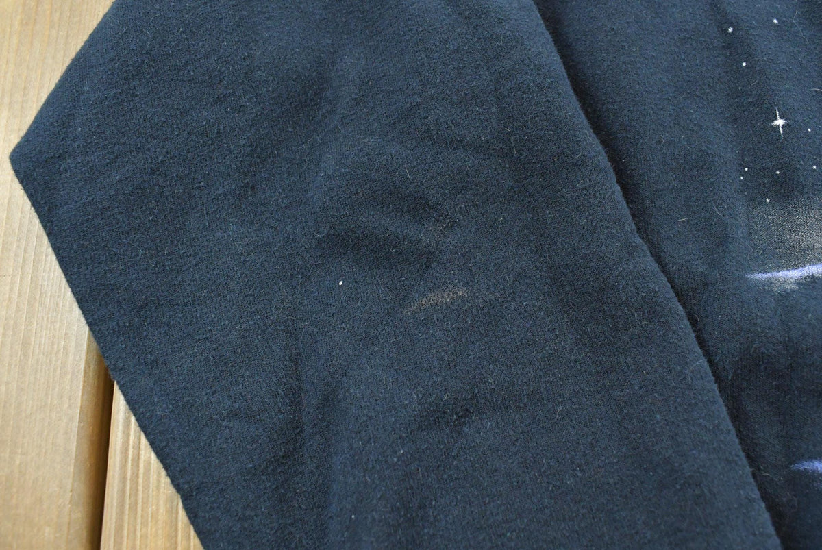 Vintage 1990s Snowy Winter Town Scene Graphic Crewneck Sweatshirt Men's M