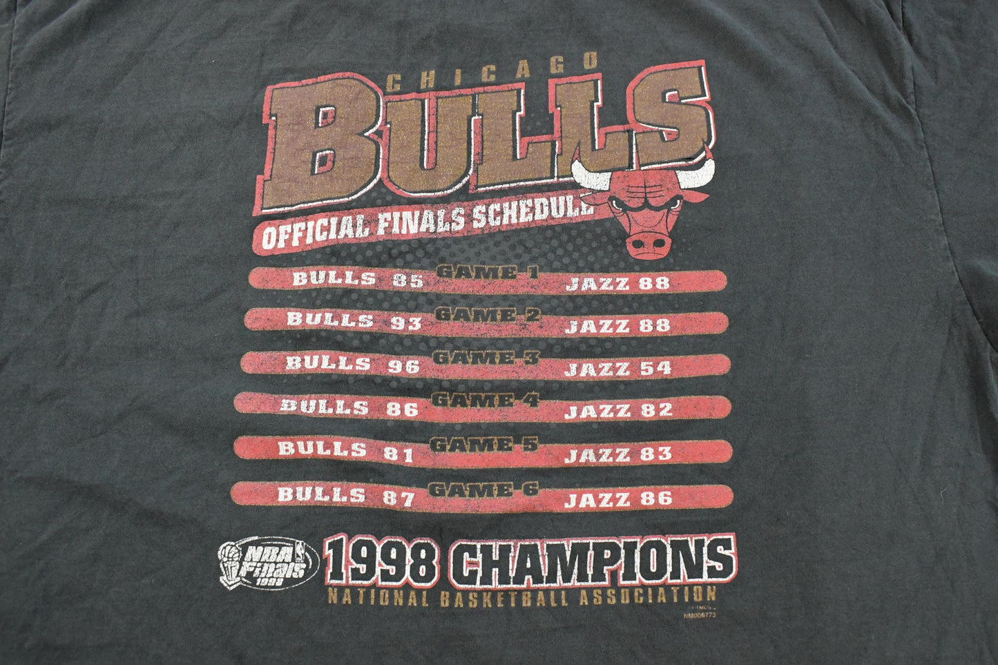 Vintage 1998 Chicago Bulls NBA Finals Basketball Graphic T-Shirt Men's 2XL / Lee Sport / 90s Sportswear / Distressed