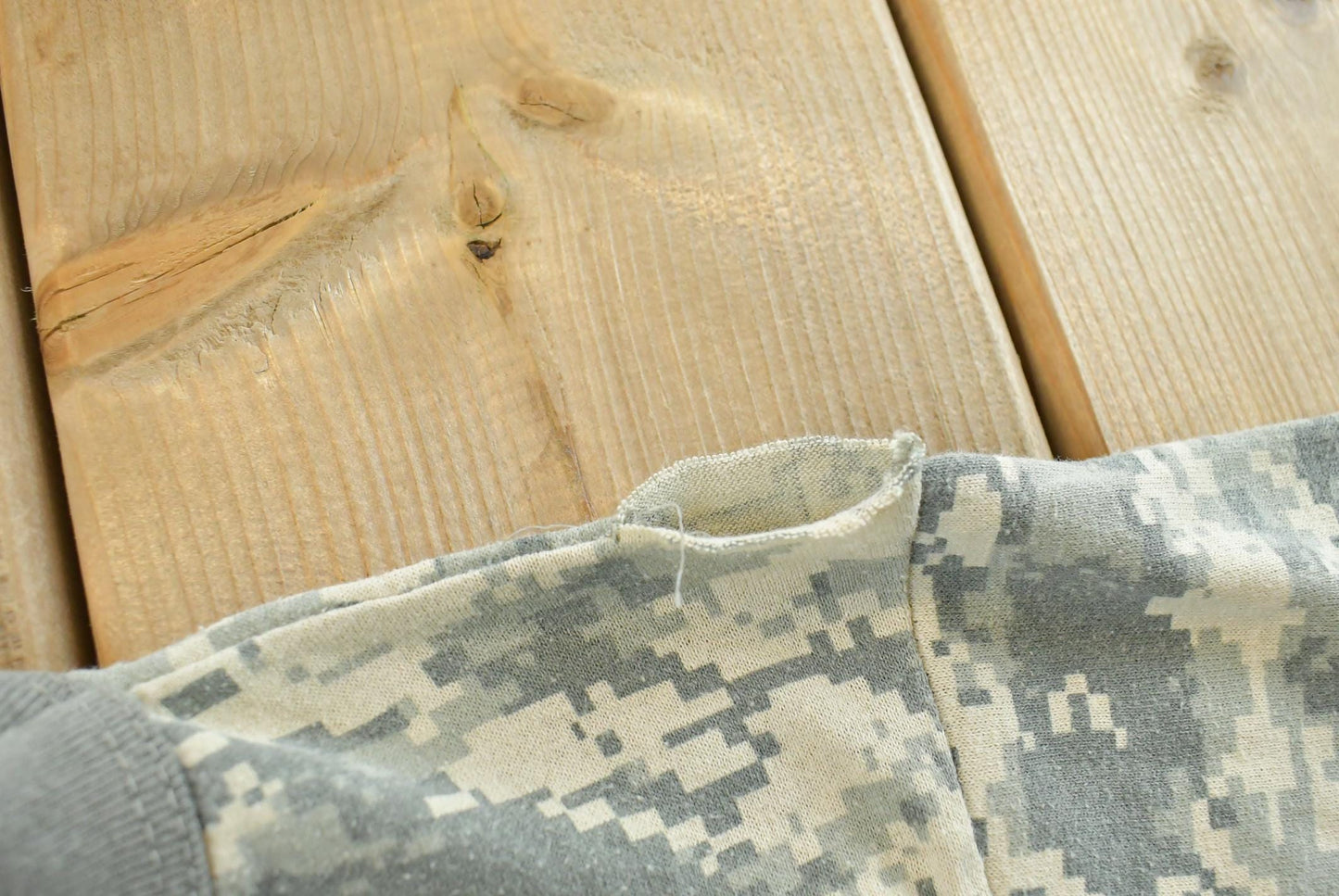 Vintage 1990s Digital Camo Short Sleeve T-Shirt Mens XS