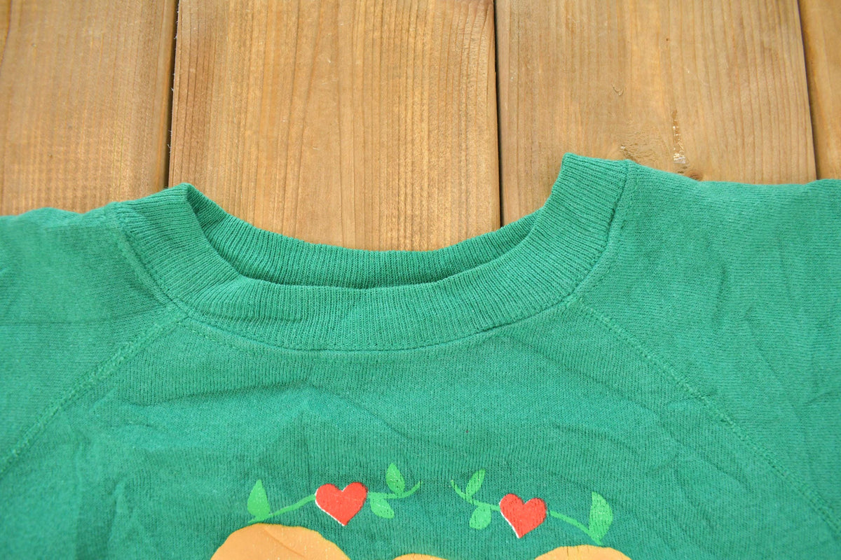 Vintage 1990s Cute Teddy Bear With Apples Graphic Raglan Crewneck Sweatshirt Men's L