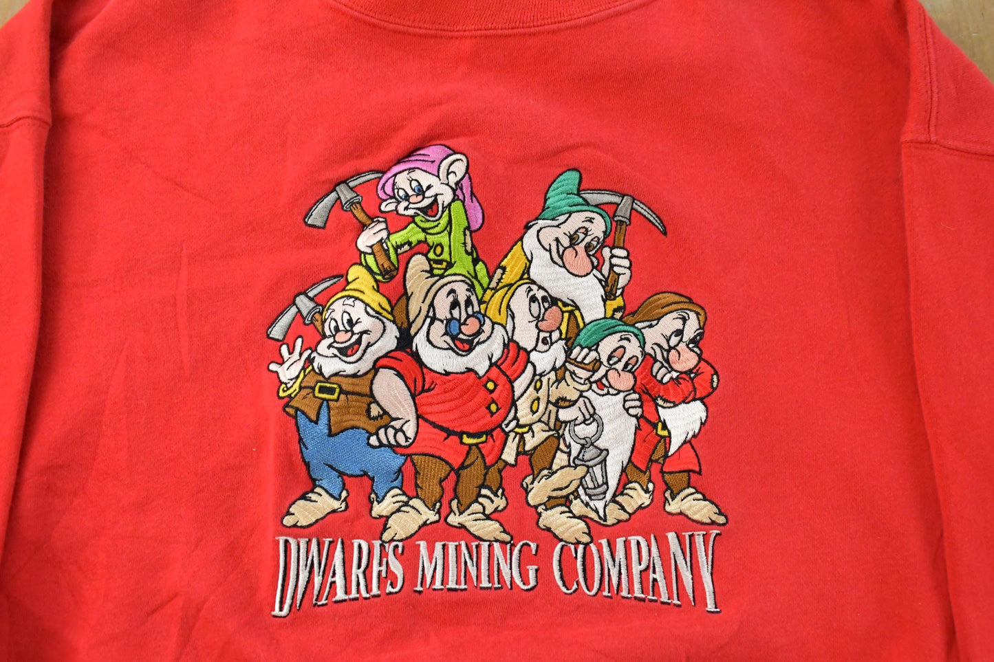Vintage 1990s Disney Snow White Seven Dwarfs Embroidered Crewneck Sweatshirt Men's Large