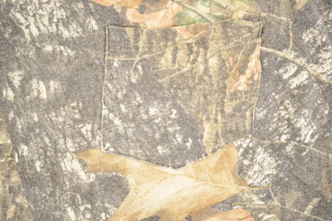 Vintage 1990's Realtree Camo Souvenir Outdoorsman T-Shirt Men's L