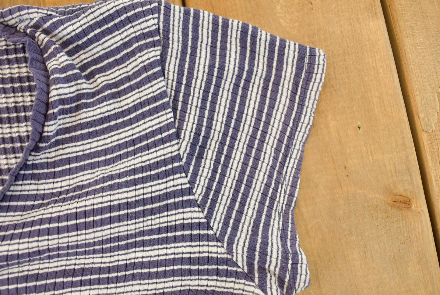 Vintage Y2K No Boundaries Purple Striped V-Neck T-Shirt Youth XL