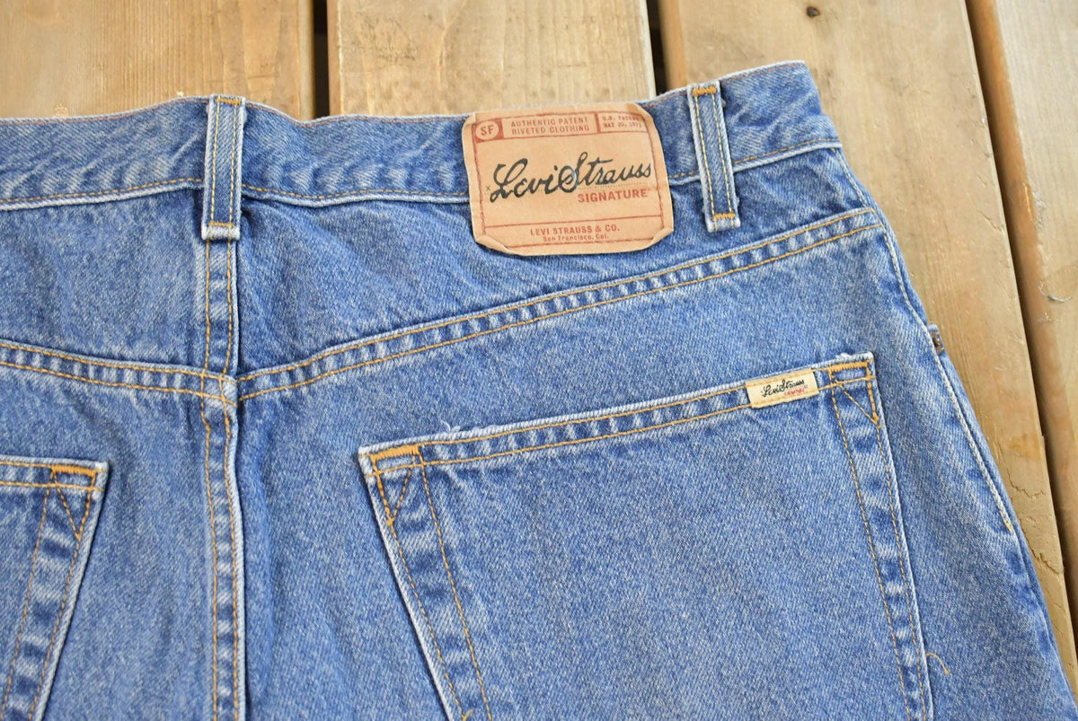 Vintage 2000s Levi's 550 Relaxed Fit Denim Blue Jean Shorts Men's 36