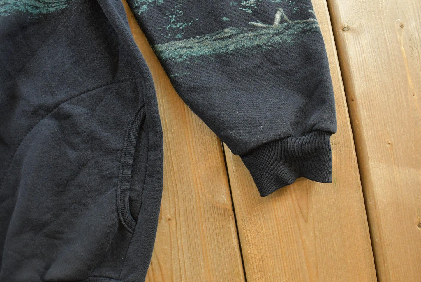 Vintage 1990s Wolf Theme All Over Print Henley Sweatshirt Men's XL