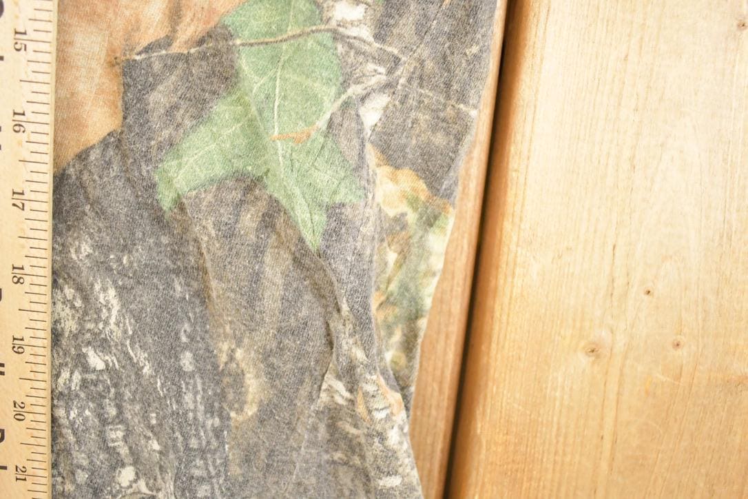 Vintage 1990's Realtree Camo Souvenir Outdoorsman T-Shirt Men's L