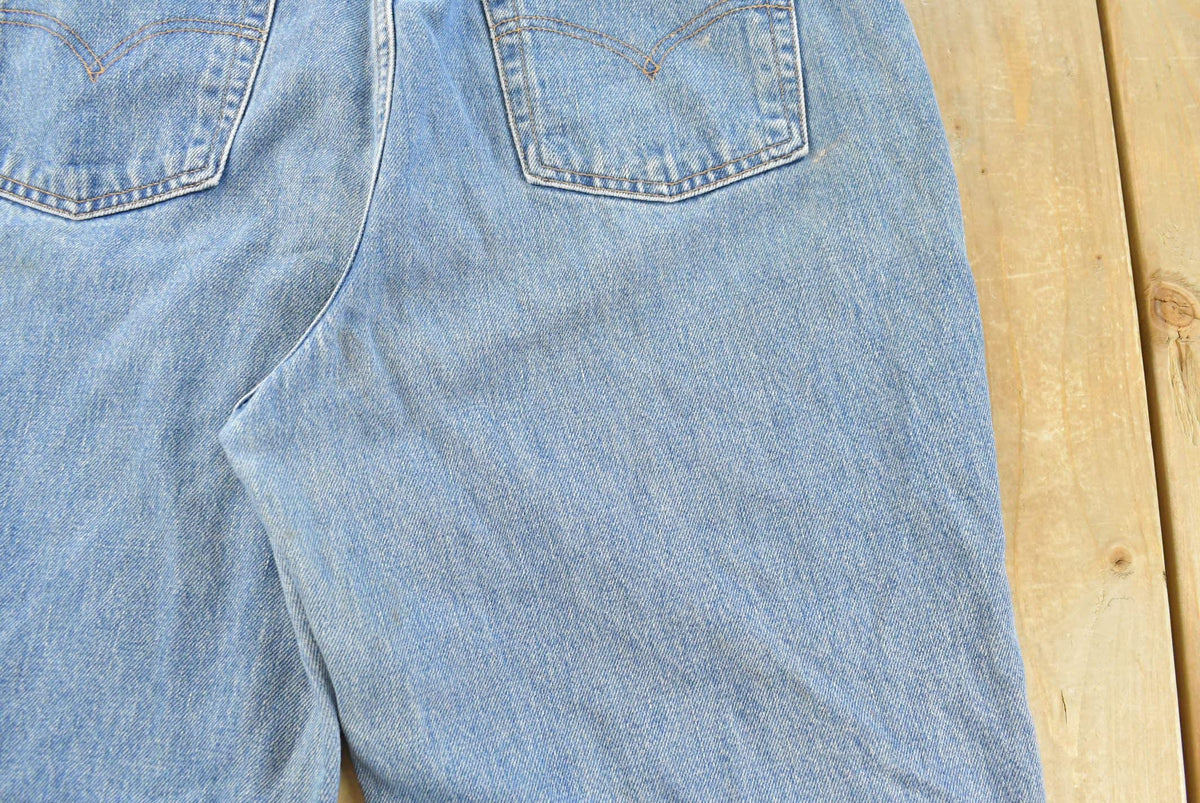 Vintage 2000s Levi's 550 Relaxed Fit Tapered Leg Denim Blue Jeans Women's 33 x 30.5