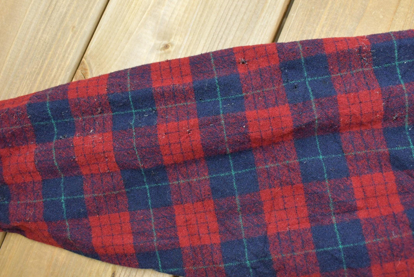 Vintage 1970s Pendleton Wool Flannel Board Shirt Men's M / Loop Collar True Vintage / 70s Robinson Dress Tartan / Made in USA