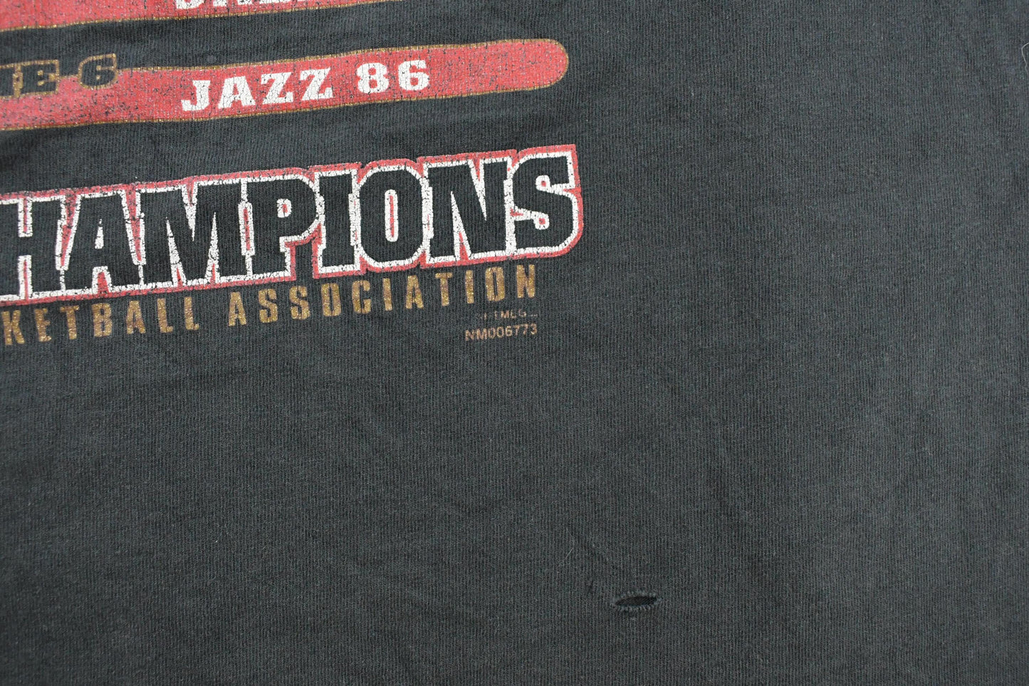 Vintage 1998 Chicago Bulls NBA Finals Basketball Graphic T-Shirt Men's 2XL / Lee Sport / 90s Sportswear / Distressed