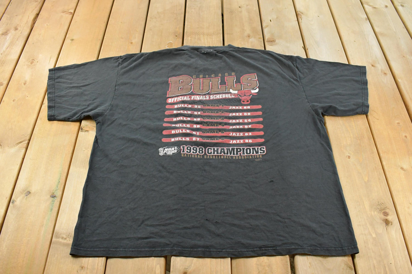 Vintage 1998 Chicago Bulls NBA Finals Basketball Graphic T-Shirt Men's 2XL / Lee Sport / 90s Sportswear / Distressed