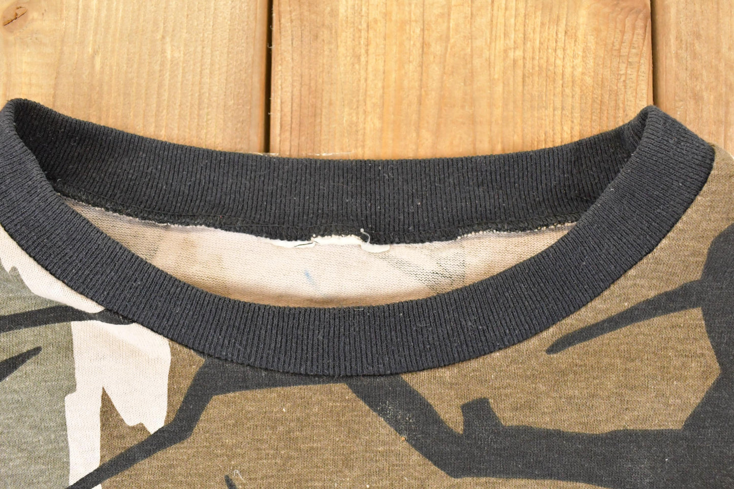 Vintage 1990s Predator AOP Cracked Camo Graphic Print Crewneck Shirt Mens L