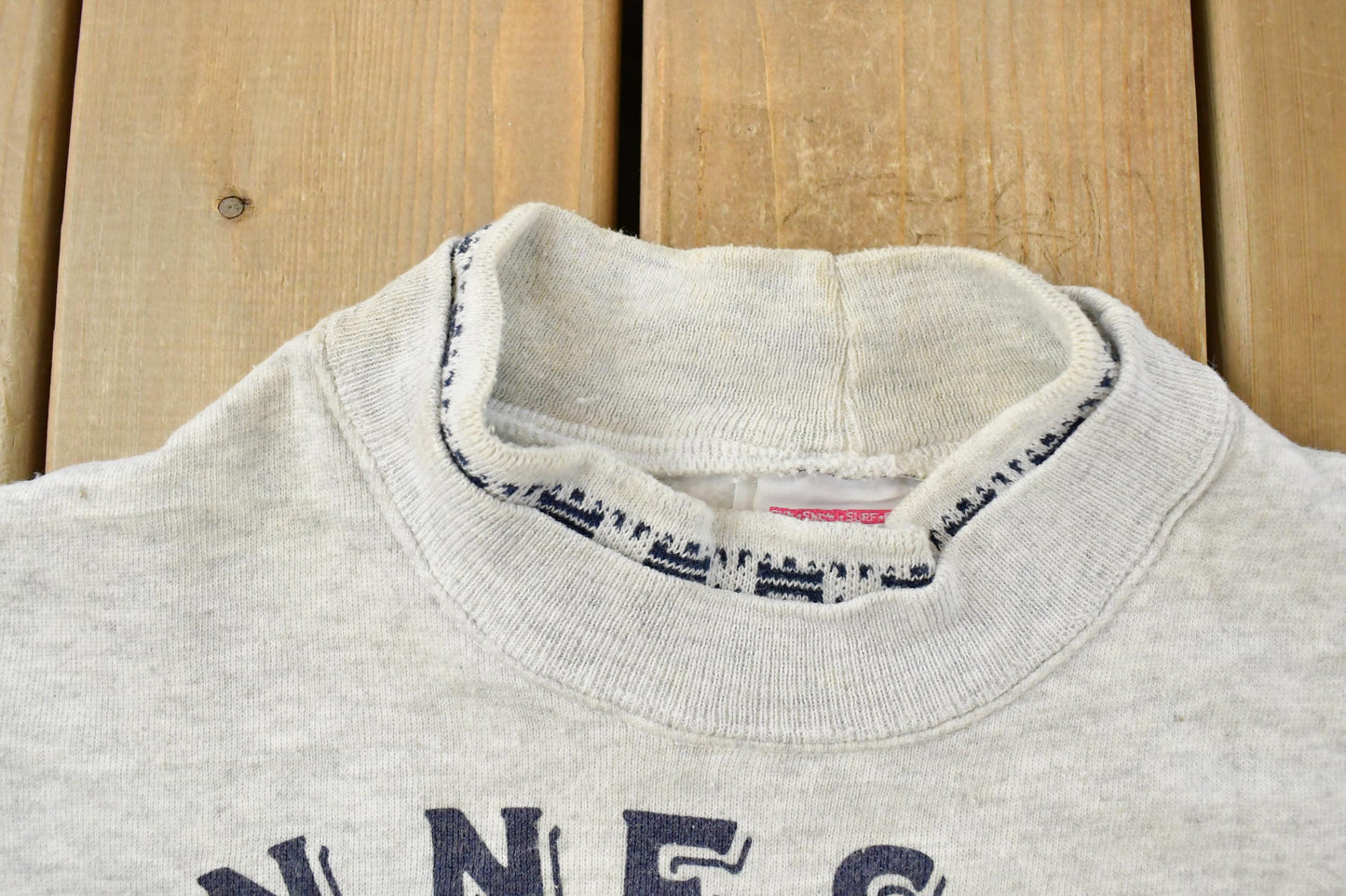 Vintage 1990s Wolf Minnesota Graphic Crewneck Sweatshirt Men's XL