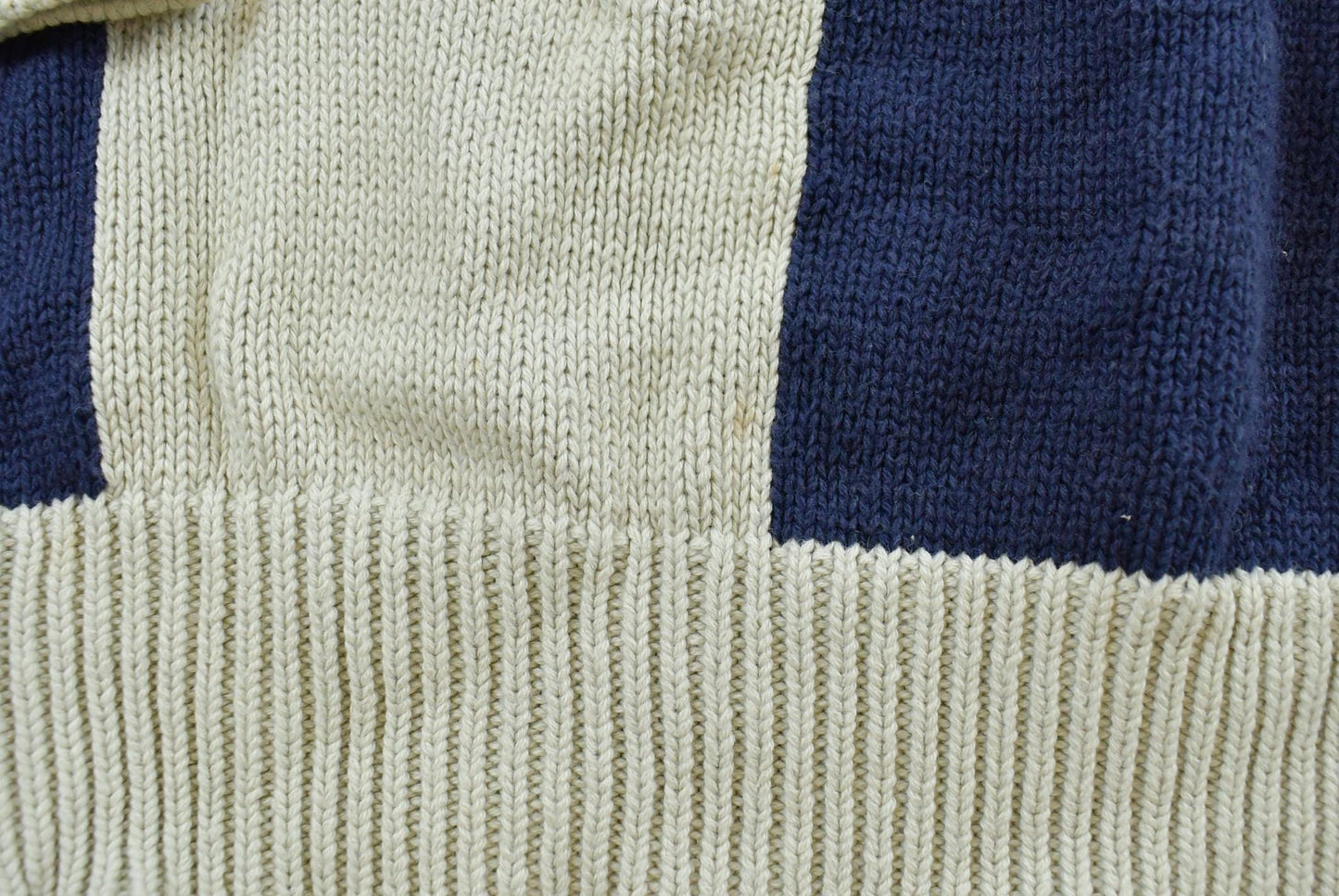 Vintage 1990s Izod Embroidered Logo Knitted Sweater Men's L