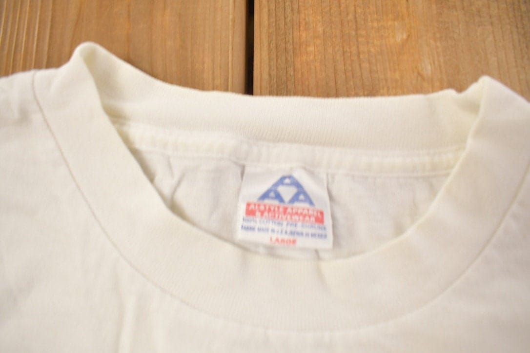 Vintage 1990s Get Shocked Graphic T Shirt Men's Medium