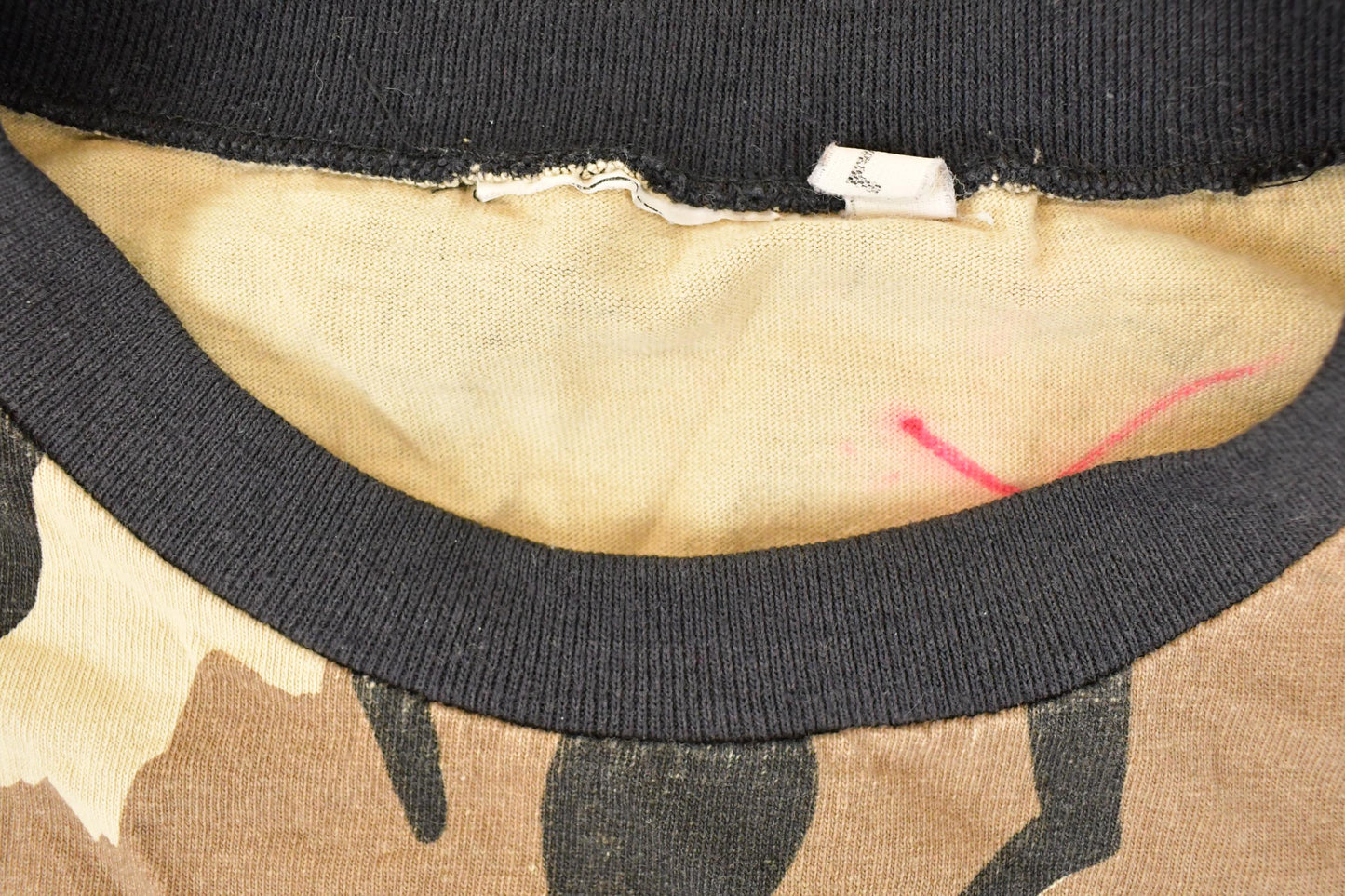 Vintage 1990s Predator AOP Cracked Camo Graphic Print Crewneck Shirt Mens L