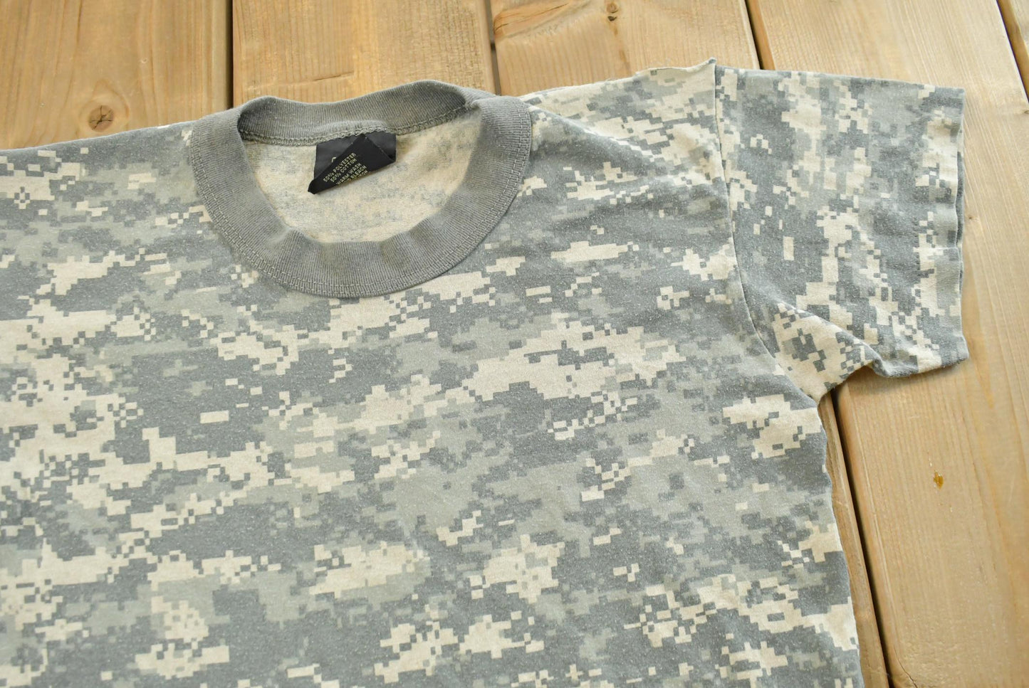 Vintage 1990s Digital Camo Short Sleeve T-Shirt Mens XS