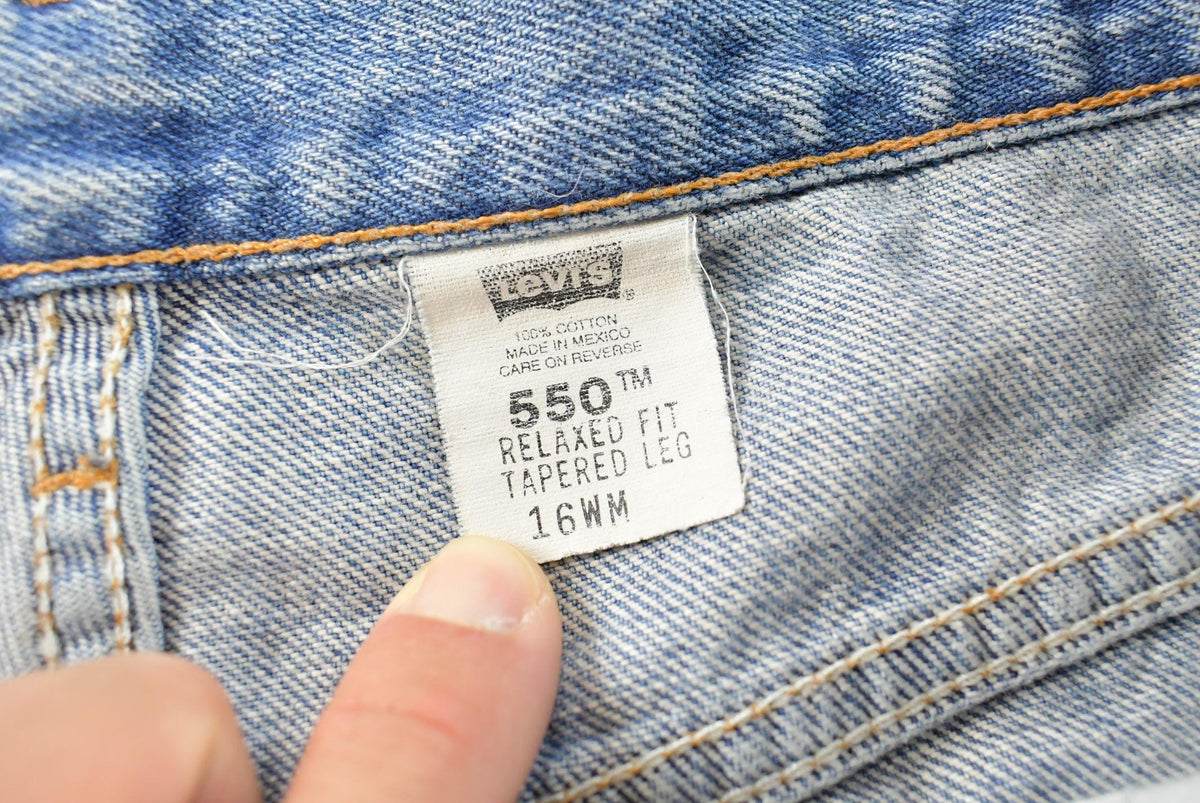Vintage 2000s Levi's 550 Relaxed Fit Tapered Leg Denim Blue Jeans Women's 33 x 30.5