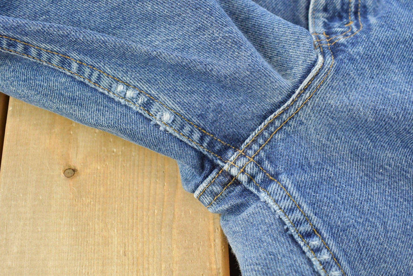 Vintage 1990s Levi's Distressed 550 Relaxed Fit Denim Jeans Women's 33 x 32.5
