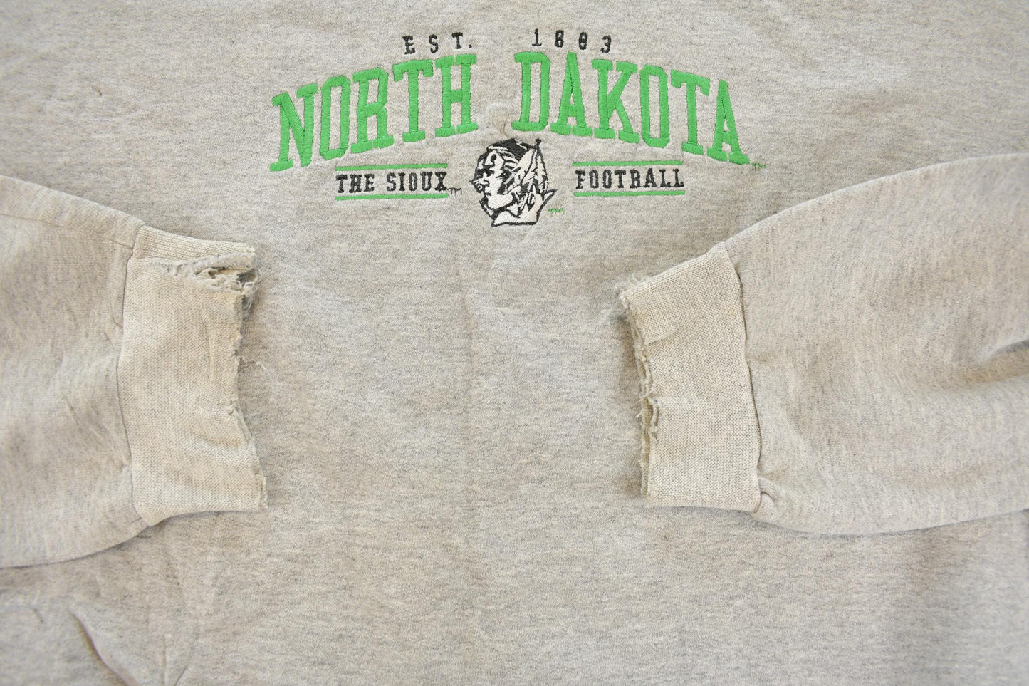 Vintage 1990s North Dakota University Sioux Football Embroidered Collegiate Crewneck Sweatshirt Men's L