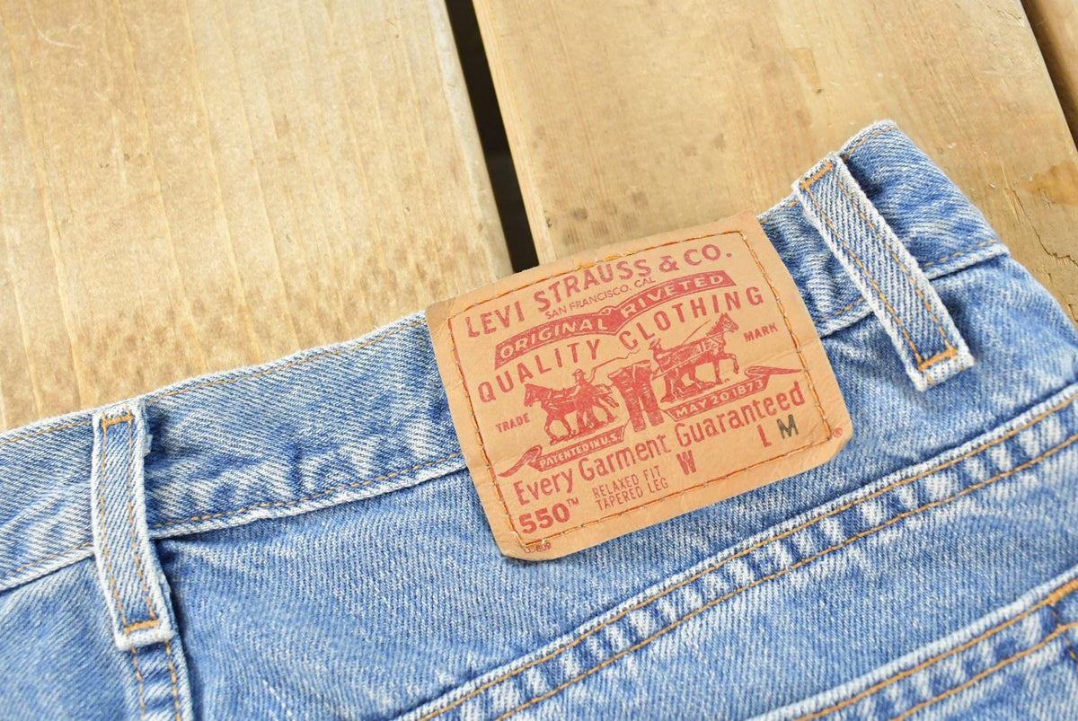 Vintage 2000s Levi's 550 Relaxed Fit Tapered Leg Denim Blue Jeans Women's 33 x 30.5