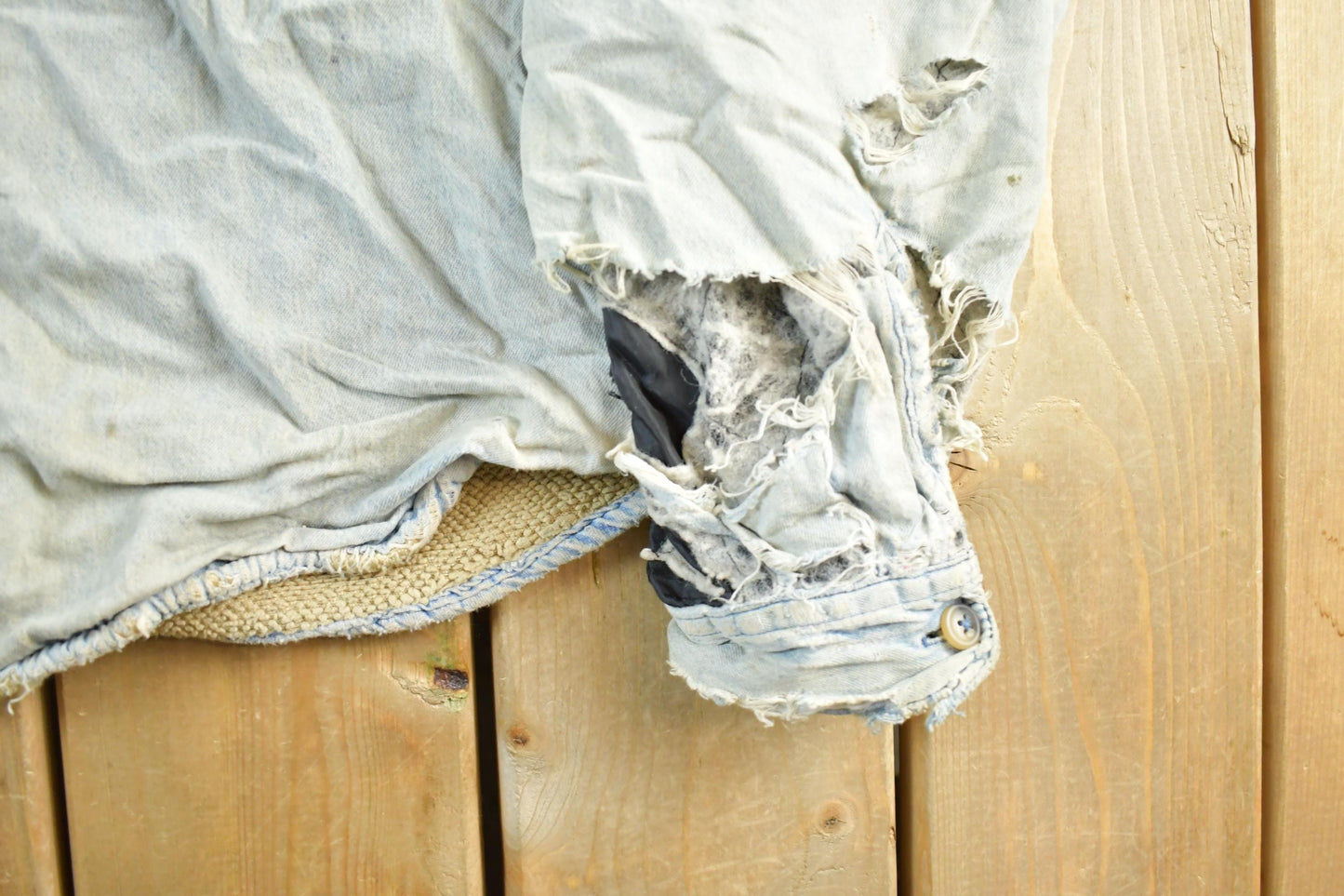 Vintage 1990s Wrangler Thrashed Distressed Lined Denim Button Up Shirt Men's Large