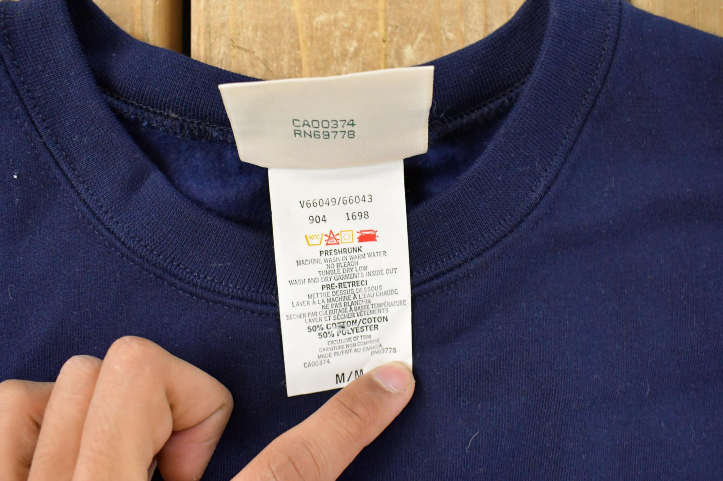 Vintage 1990s Northern Reflections Teddy Bear Garden Nature Graphic Crewneck Sweatshirt Men's M