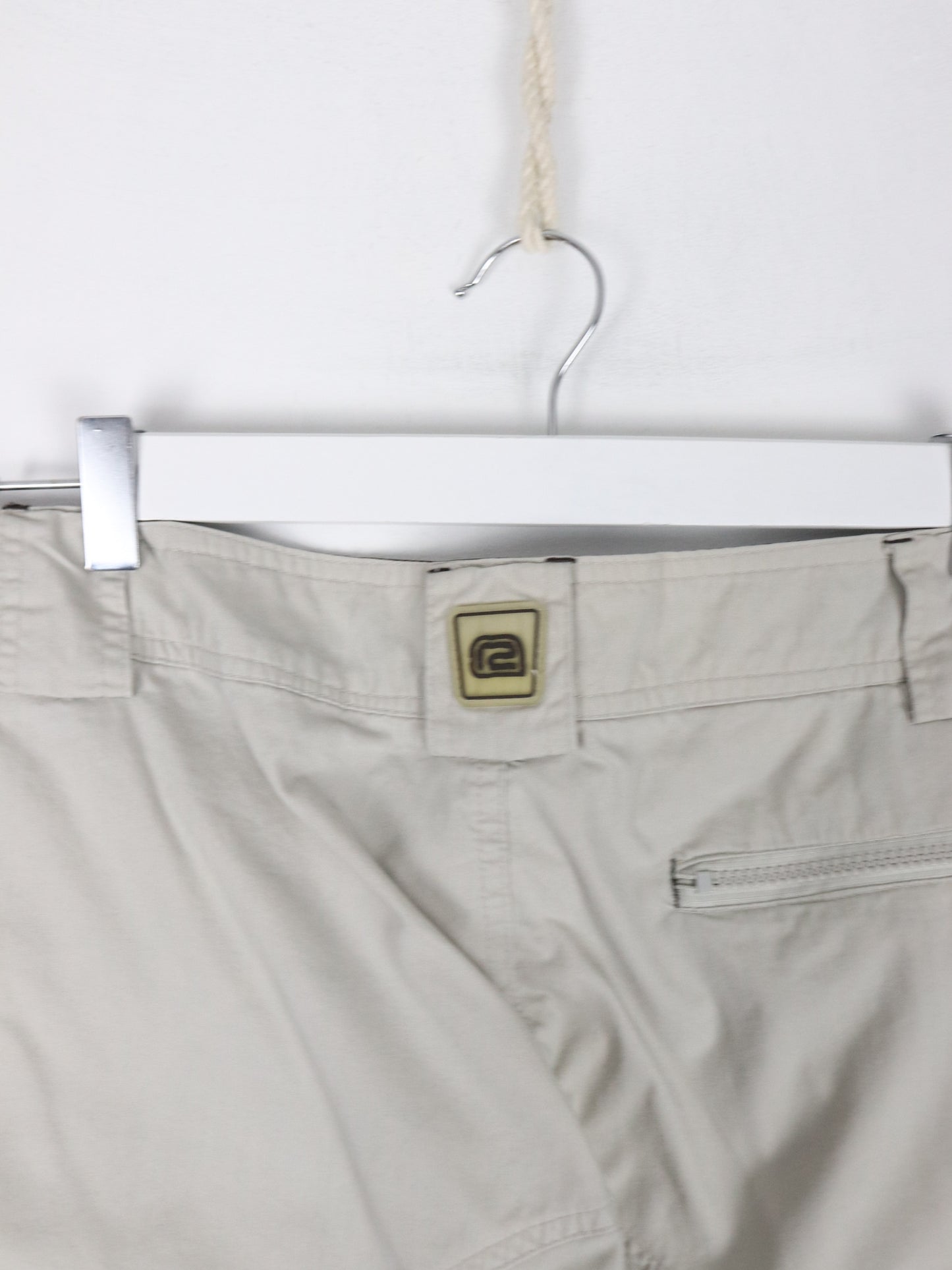 Vintage R2 Randy Shorts Mens 32 x 17 Beige 3/4 Length Y2K