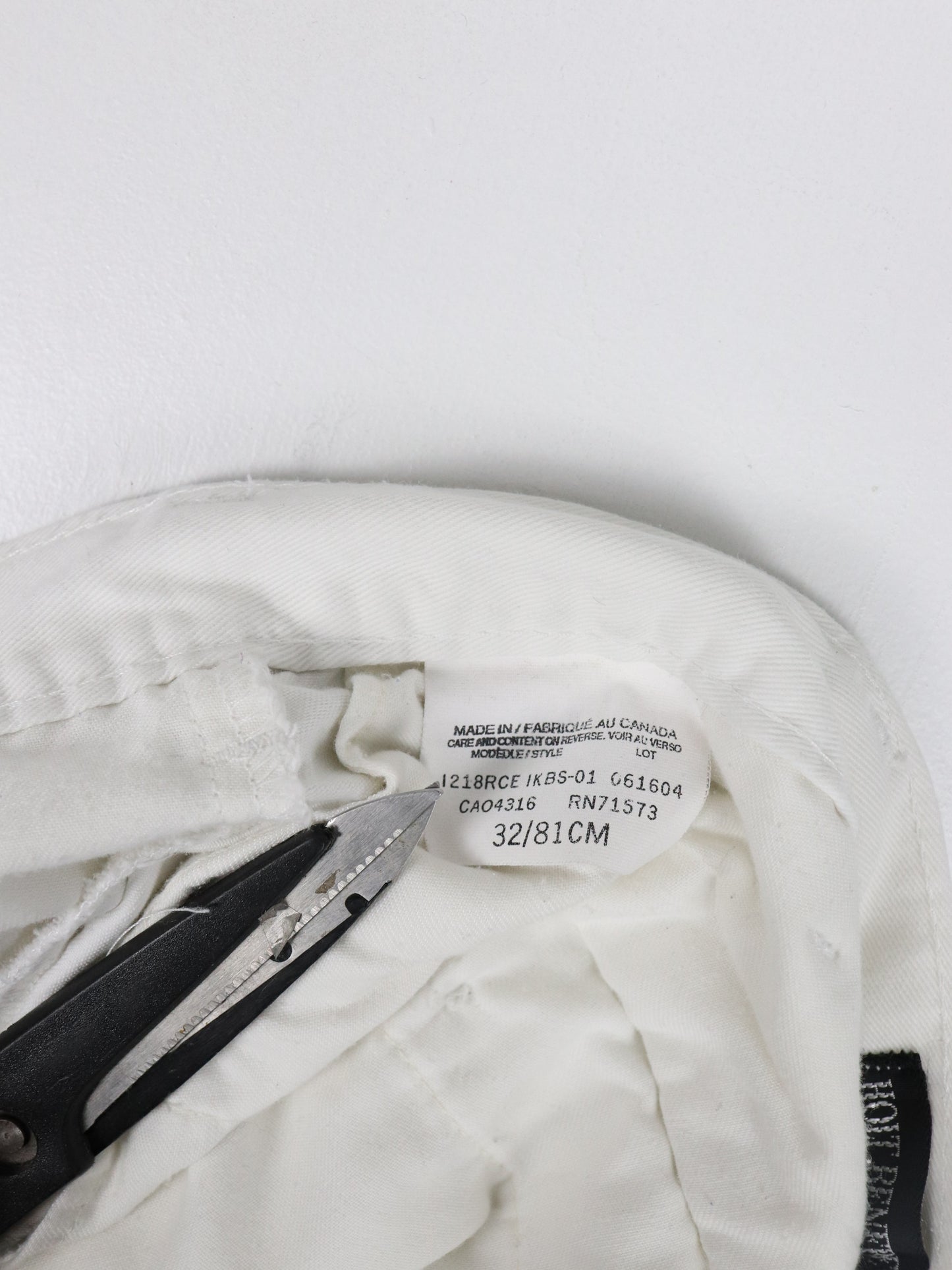 Holt Renfrew Shorts Mens 32 White