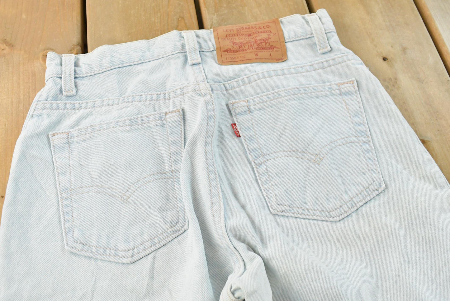 Vintage 1990s Levi's 550 Relaxed Fit Denim Light Wash Blue Jeans Men's 26 x 30