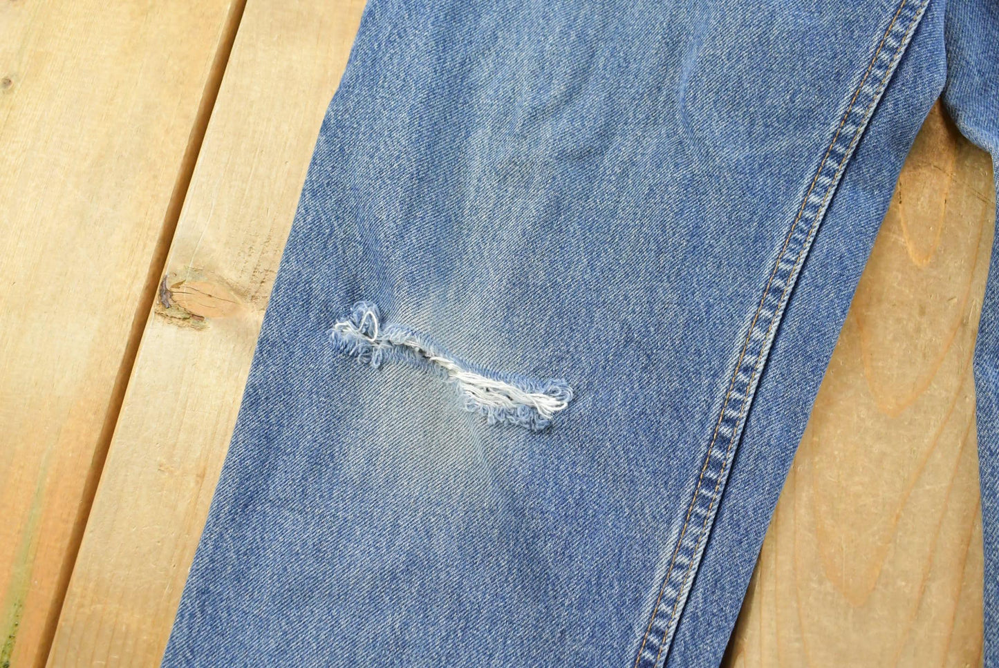 Vintage 1990s Levi's Distressed 550 Relaxed Fit Denim Jeans Women's 33 x 32.5