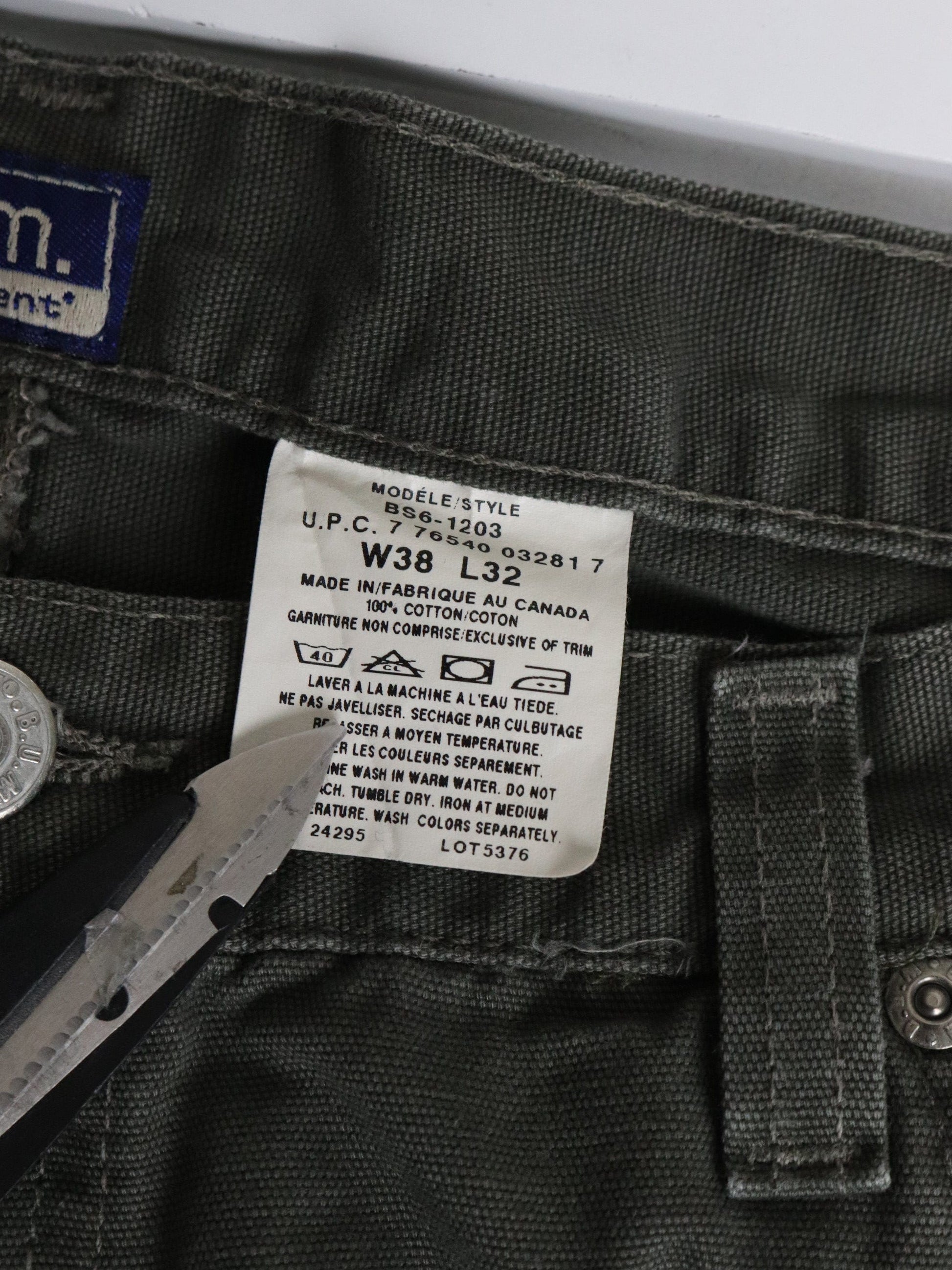 B.U.M. Equipment Pants Fits Mens 36 x 30 Green from propervintagecanada