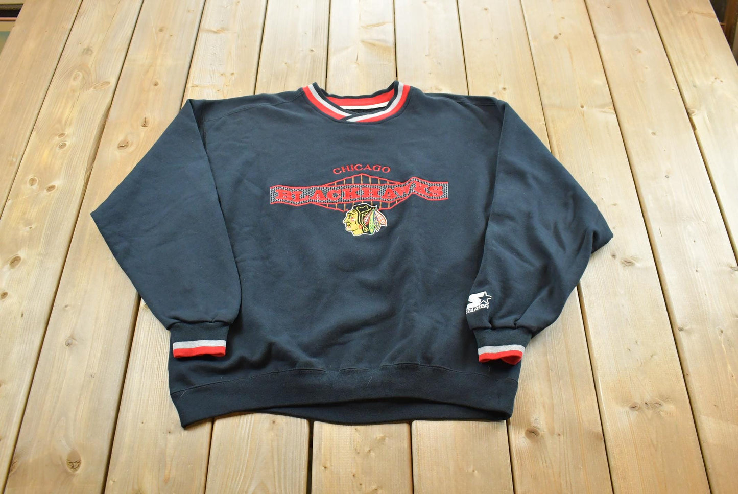 Vintage 1990s Starter Chicago Blackhawks NHL Hockey Embroidered Sweatshirt Men's L / Made in Korea / 90s Sportswear